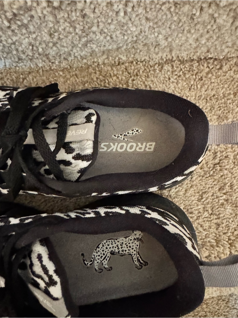 Brooks Revel 6 White Black Leopard Print Knit Low Top Sneakers Women - Picture 6 of 7